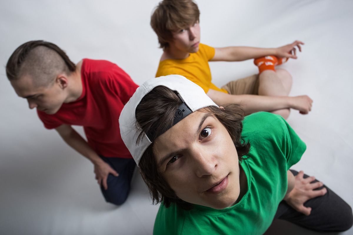 Знакомимся с неутомимыми парнями, некогда вдохновлявшимися творчеством американцев Red Hot Chili Peppers, а теперь нашедшими собственное звучание.