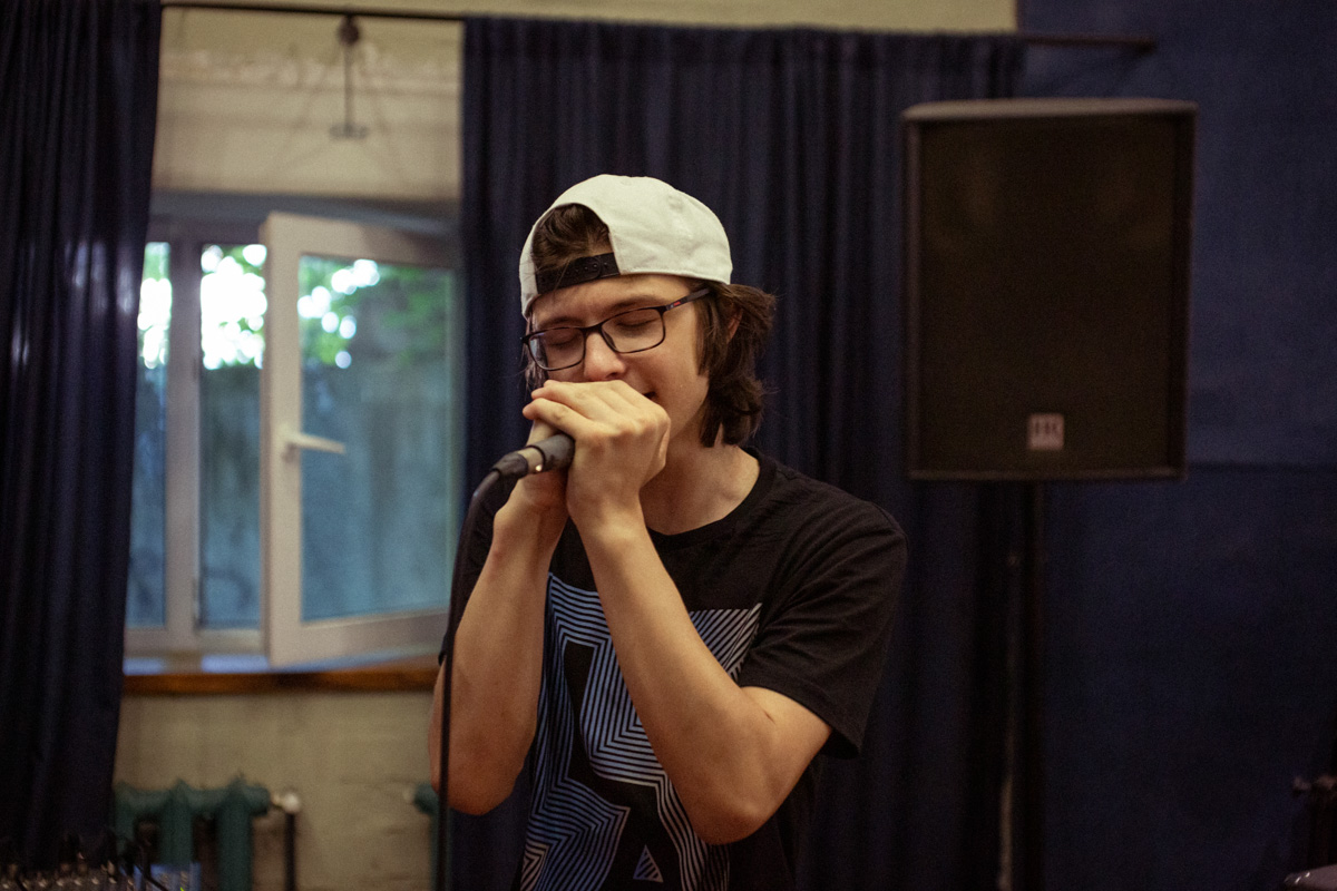 Знакомимся с неутомимыми парнями, некогда вдохновлявшимися творчеством американцев Red Hot Chili Peppers, а теперь нашедшими собственное звучание.