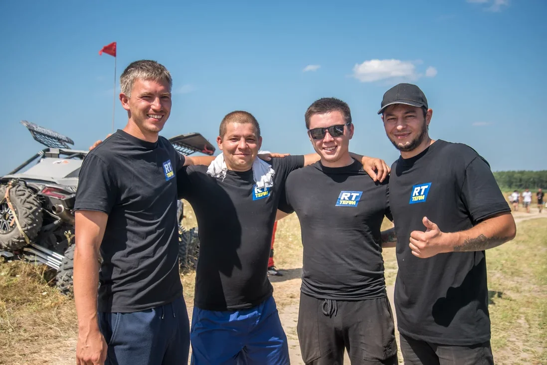 В минувшие выходные в Коврове прошли соревнования по ралли-рейдам Баха "Князь Владимир". Спустя шесть лет более 60 человек собрались на 37 экипажах, чтобы покорить бездорожье. Однако не всем удалось легко преодолеть 400-километровую гонку в четыре этапа и финишировать.