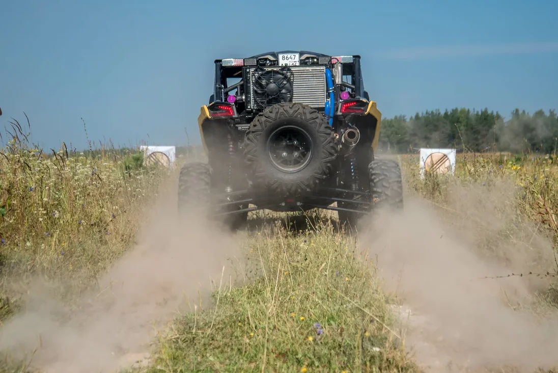 В минувшие выходные в Коврове прошли соревнования по ралли-рейдам Баха "Князь Владимир". Спустя шесть лет более 60 человек собрались на 37 экипажах, чтобы покорить бездорожье. Однако не всем удалось легко преодолеть 400-километровую гонку в четыре этапа и финишировать.