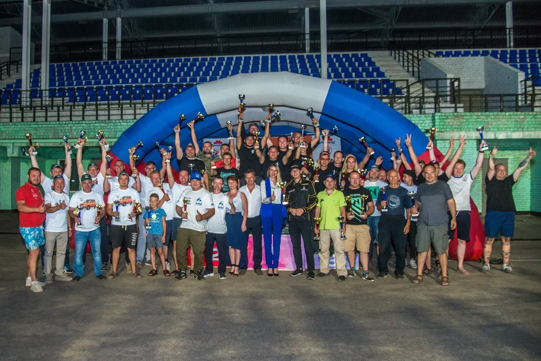 В минувшие выходные в Коврове прошли соревнования по ралли-рейдам Баха "Князь Владимир". Спустя шесть лет более 60 человек собрались на 37 экипажах, чтобы покорить бездорожье. Однако не всем удалось легко преодолеть 400-километровую гонку в четыре этапа и финишировать.