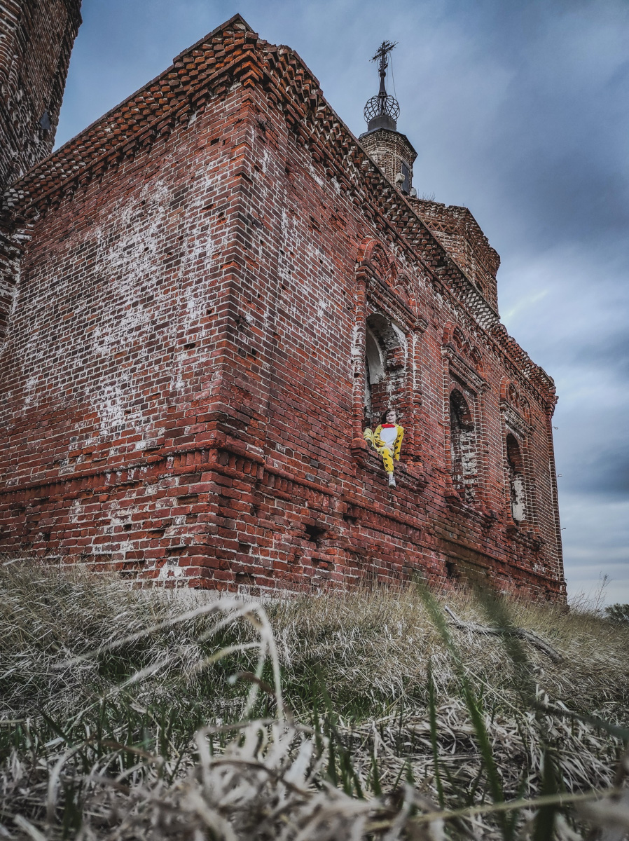 Блогер Ольга Кот снова поделилась удивительной историей о сталке. На этот раз путешественница наведалась в урочище Даниловское Юрьев-Польского района. Клад, тайный ход - а что еще для увлекательного повествования надо?!