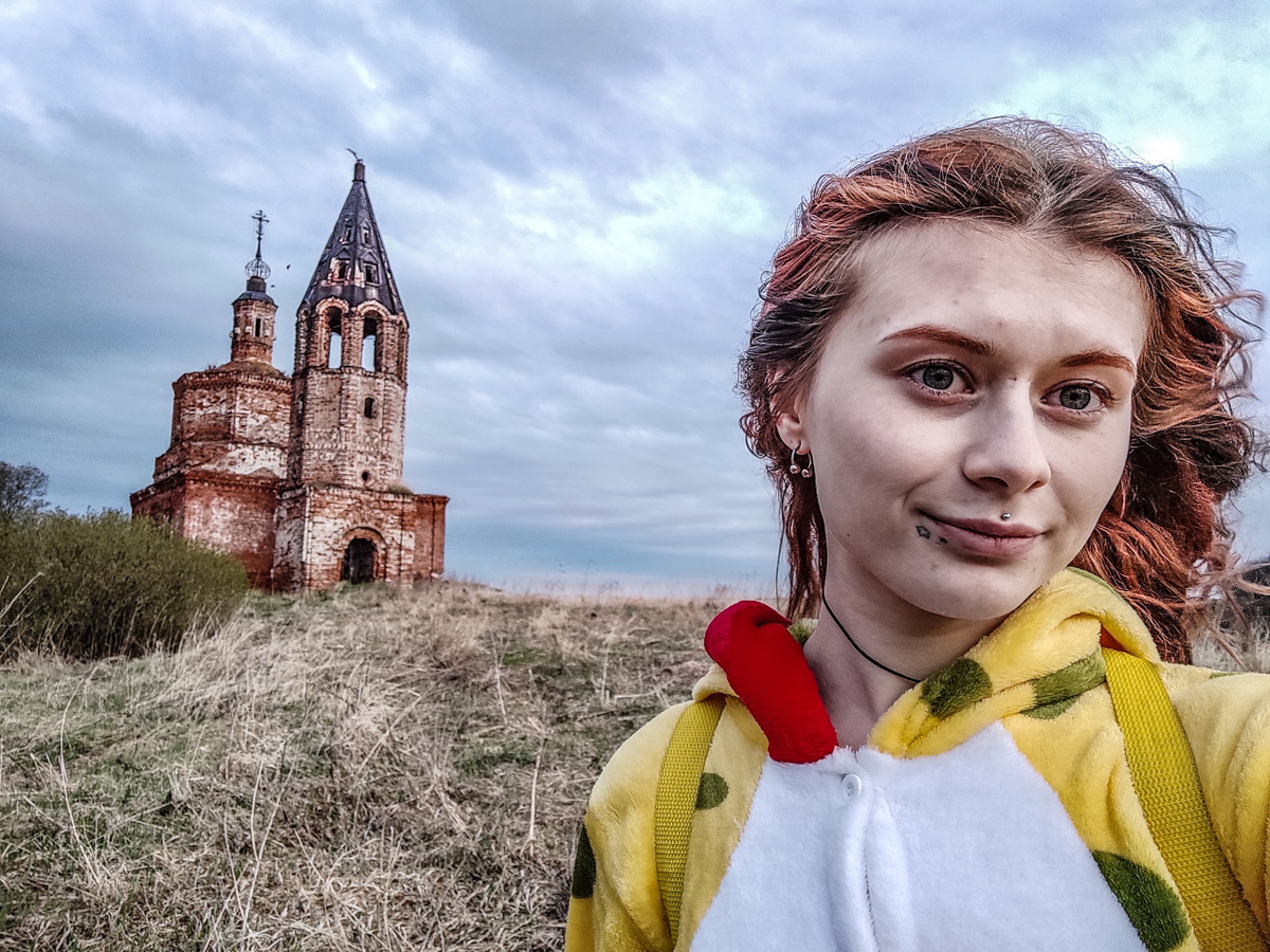 Блогер Ольга Кот снова поделилась удивительной историей о сталке. На этот раз путешественница наведалась в урочище Даниловское Юрьев-Польского района. Клад, тайный ход - а что еще для увлекательного повествования надо?!