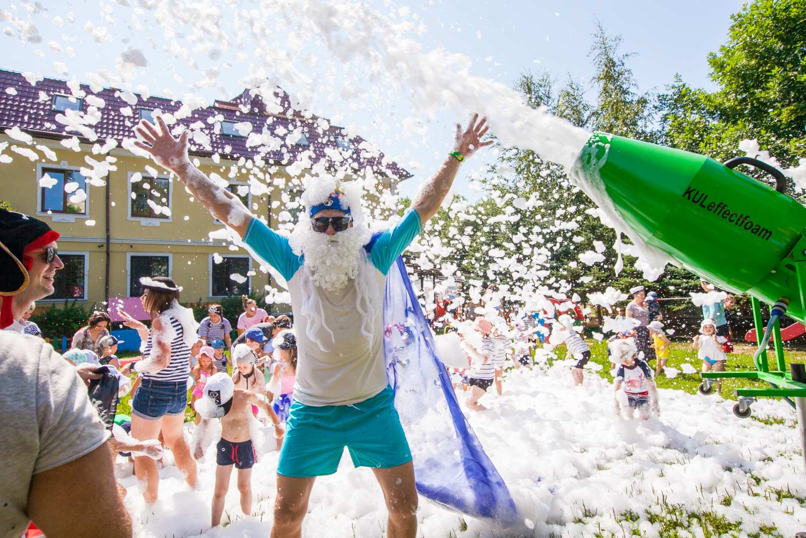 В рубрике «Неудобные вопросы» мы продолжаем знакомить вас с представителями самых разных профессий. На очереди откровения инструктора физкультуры и спорта Дениса Петрова, работающего с малышами в частном детском саду Владимира.