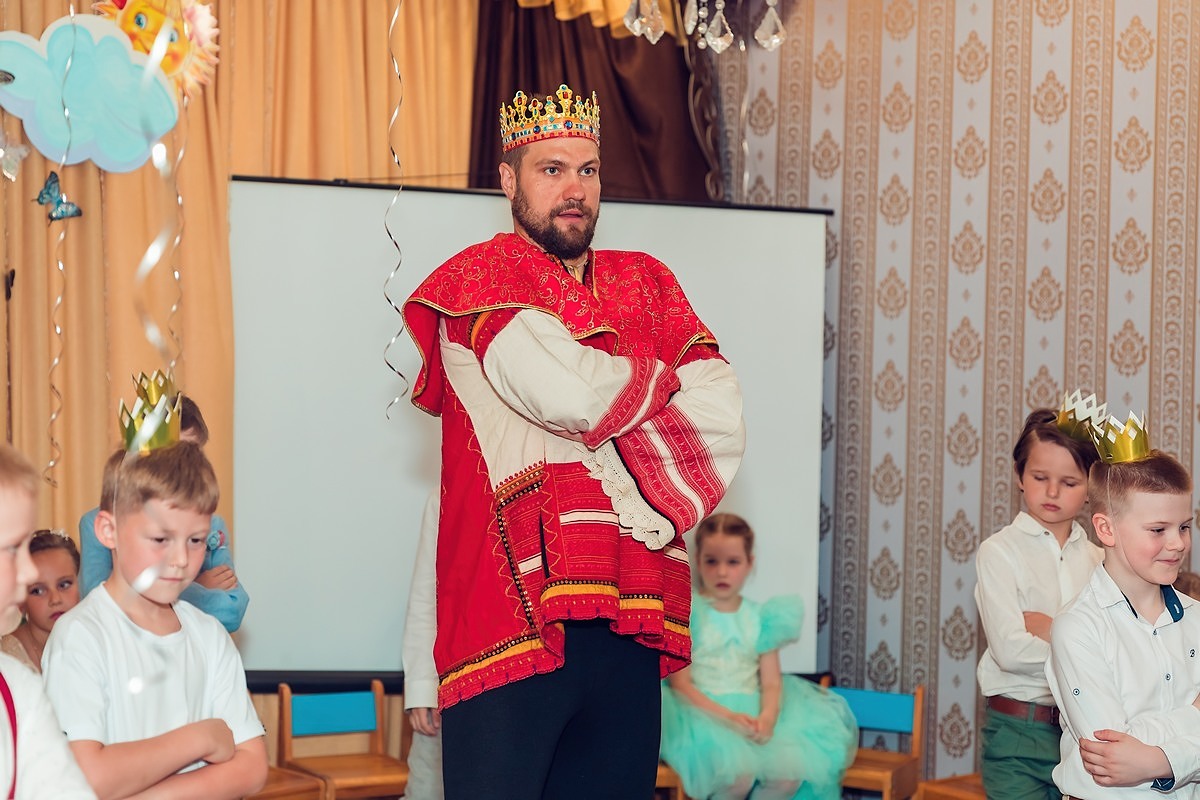 В рубрике «Неудобные вопросы» мы продолжаем знакомить вас с представителями самых разных профессий. На очереди откровения инструктора физкультуры и спорта Дениса Петрова, работающего с малышами в частном детском саду Владимира.