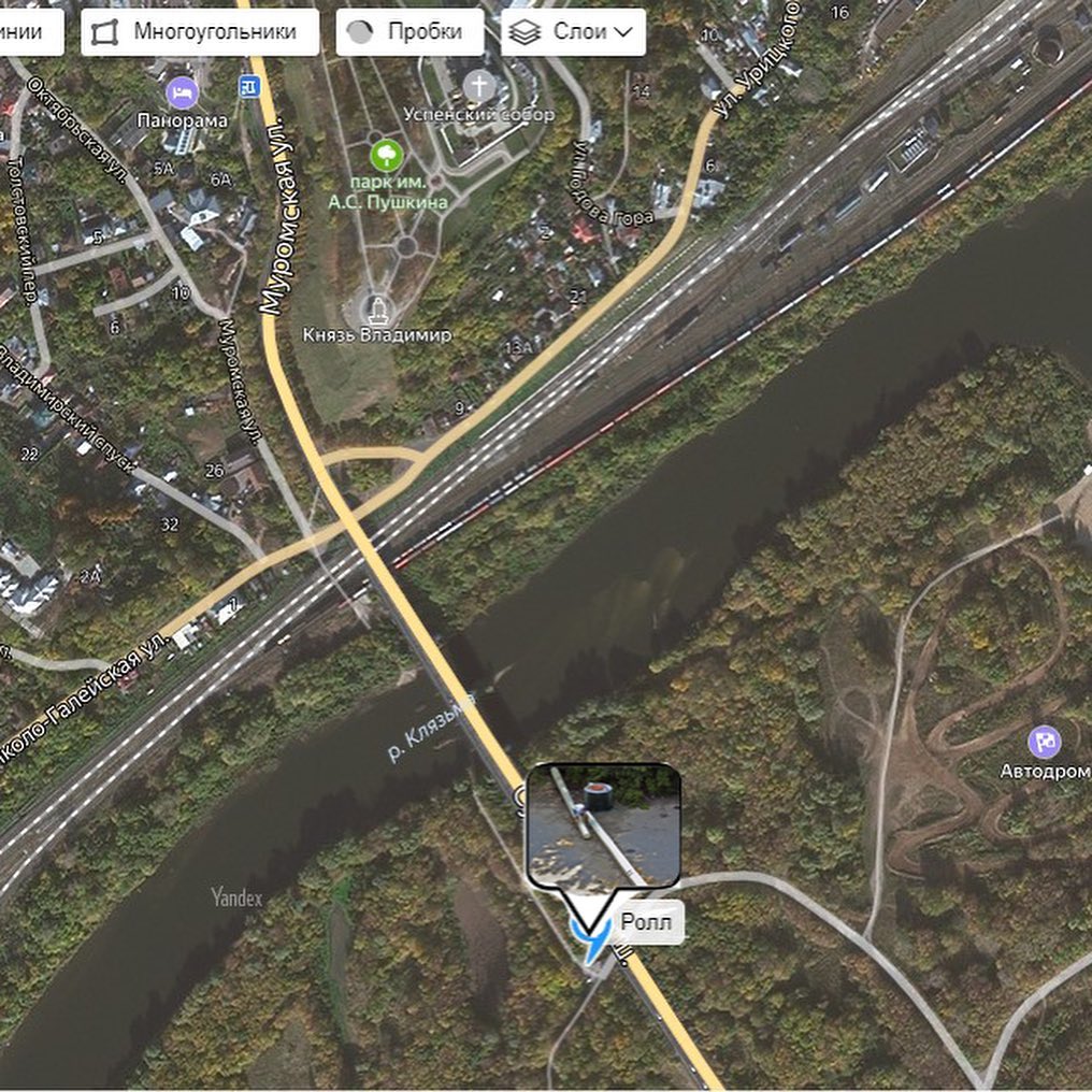 Виртуальный Марио и большущий ролл от Мишкина, почтовые голуби от Натальи Кухаревой и монументальное панно с историческими мотивами от Кирилла Ведерникова. Все эти арт-клады спрятаны на территории Владимира, но мы поможем вам их отыскать.