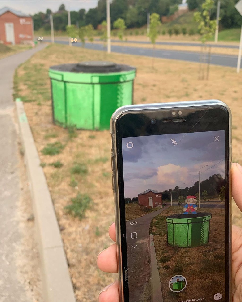 Виртуальный Марио и большущий ролл от Мишкина, почтовые голуби от Натальи Кухаревой и монументальное панно с историческими мотивами от Кирилла Ведерникова. Все эти арт-клады спрятаны на территории Владимира, но мы поможем вам их отыскать.