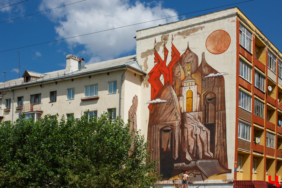 Виртуальный Марио и большущий ролл от Мишкина, почтовые голуби от Натальи Кухаревой и монументальное панно с историческими мотивами от Кирилла Ведерникова. Все эти арт-клады спрятаны на территории Владимира, но мы поможем вам их отыскать.