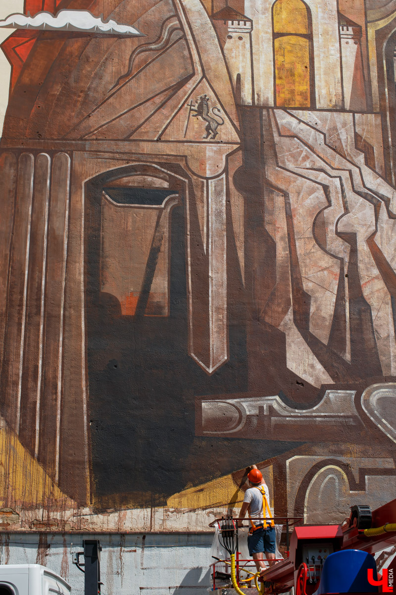 Виртуальный Марио и большущий ролл от Мишкина, почтовые голуби от Натальи Кухаревой и монументальное панно с историческими мотивами от Кирилла Ведерникова. Все эти арт-клады спрятаны на территории Владимира, но мы поможем вам их отыскать.