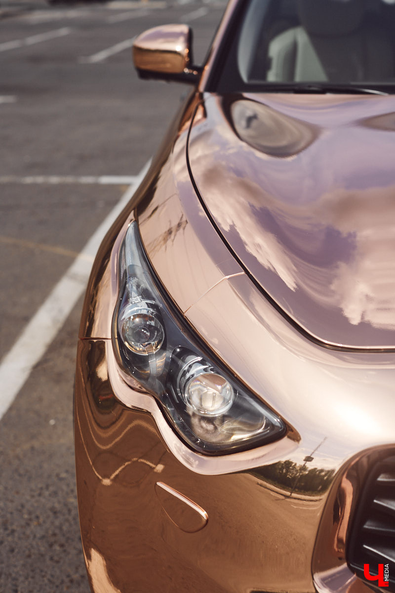 Бизнес-леди Юлия Берг рассказала о своем личном источнике позитива - новой Infiniti с оригинальным тюнингом.