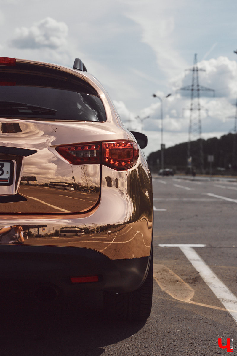 Бизнес-леди Юлия Берг рассказала о своем личном источнике позитива - новой Infiniti с оригинальным тюнингом.