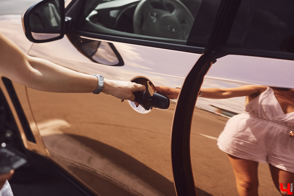 Бизнес-леди Юлия Берг рассказала о своем личном источнике позитива - новой Infiniti с оригинальным тюнингом.