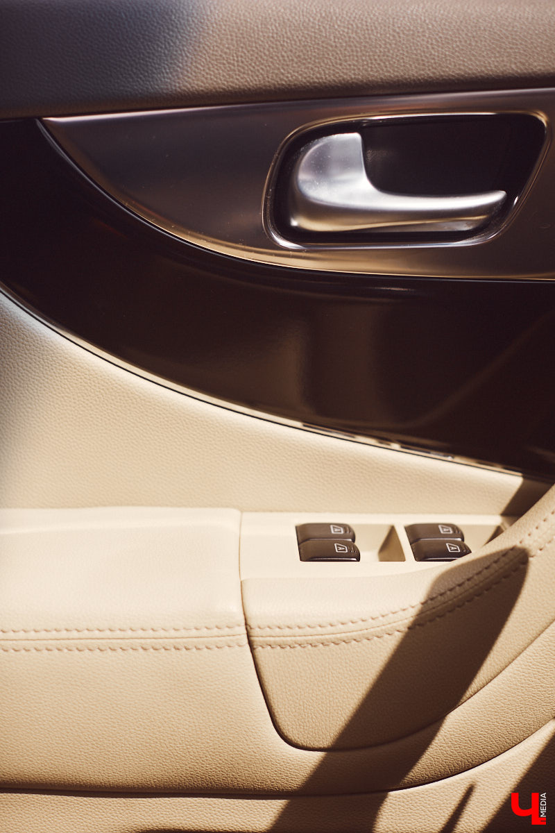 Бизнес-леди Юлия Берг рассказала о своем личном источнике позитива - новой Infiniti с оригинальным тюнингом.