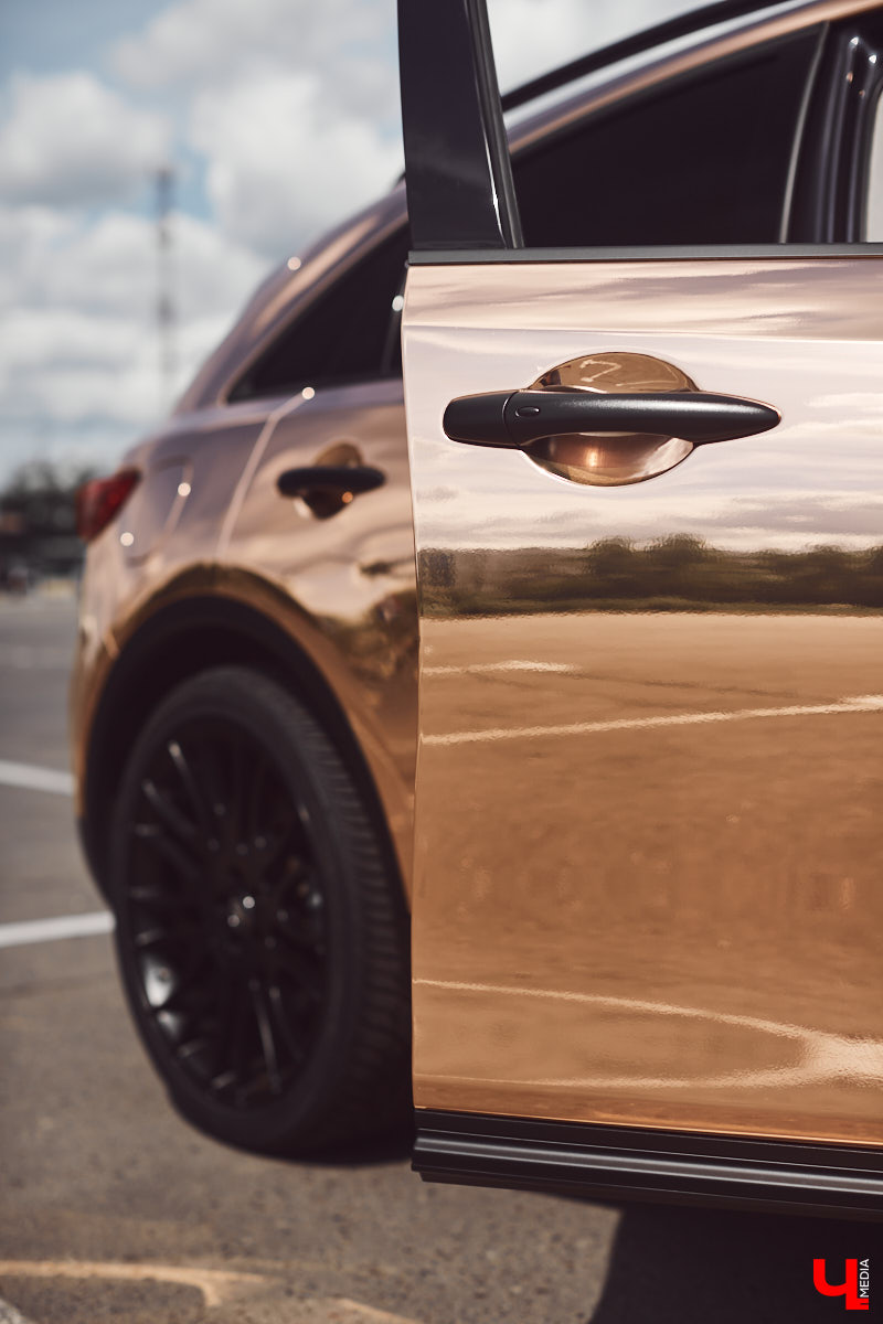 Бизнес-леди Юлия Берг рассказала о своем личном источнике позитива - новой Infiniti с оригинальным тюнингом.