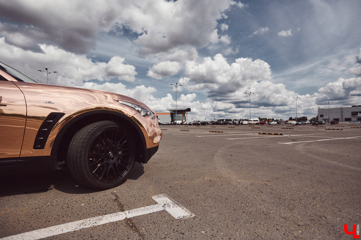 Бизнес-леди Юлия Берг рассказала о своем личном источнике позитива - новой Infiniti с оригинальным тюнингом.