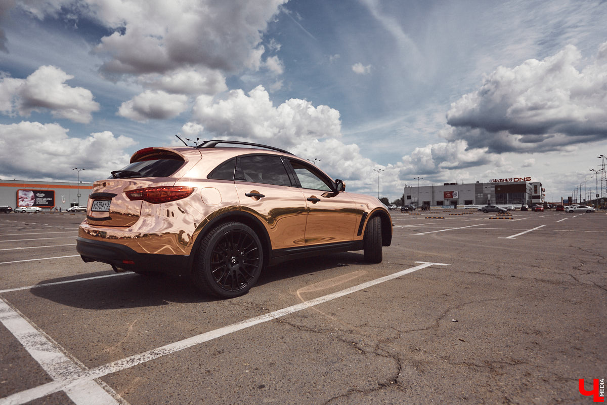 Бизнес-леди Юлия Берг рассказала о своем личном источнике позитива - новой Infiniti с оригинальным тюнингом.