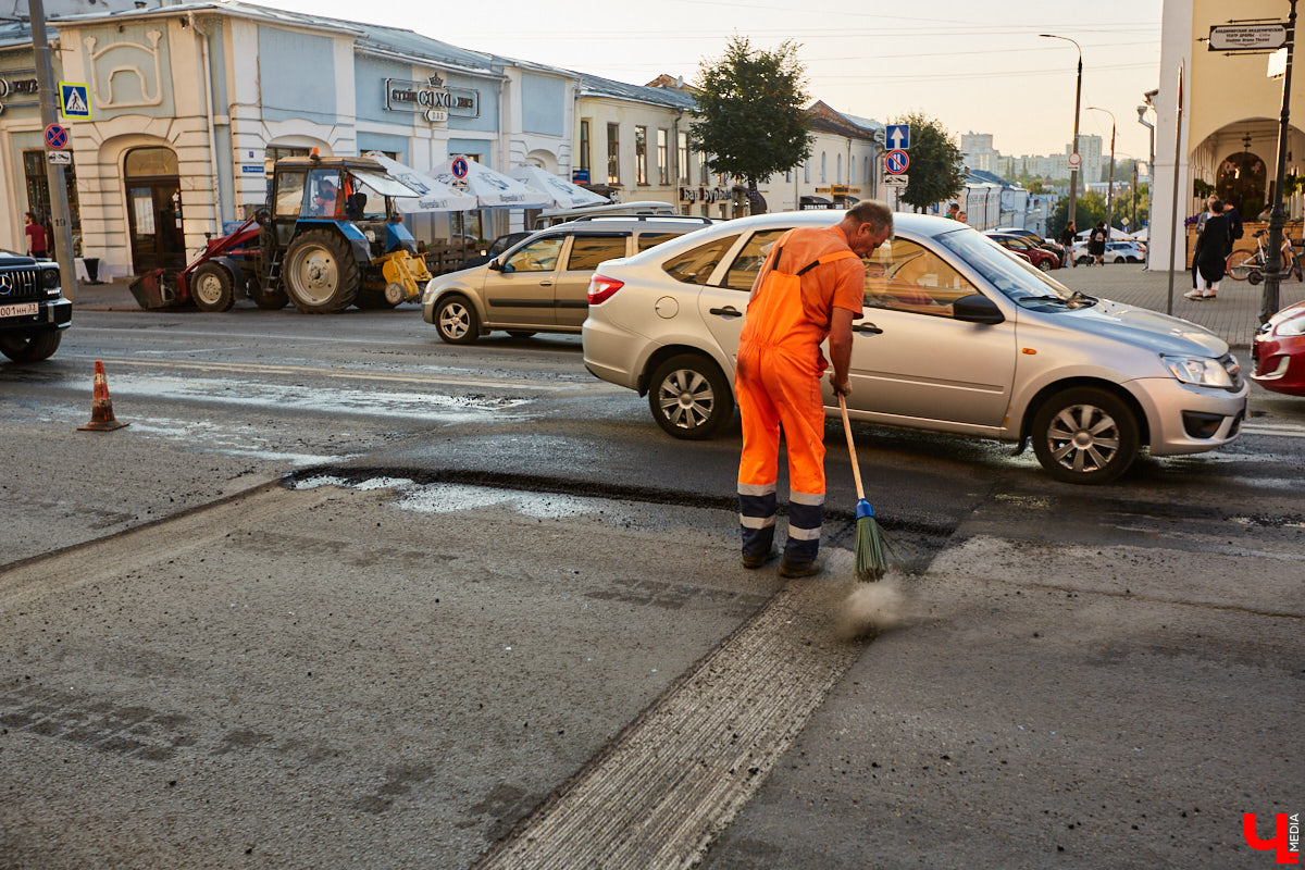 На одном из самых опасных переходов в центре, наконец, появились искусственные барьеры. Что об этом думают урбанисты, и какие еще дорожные новинки появились в городе?