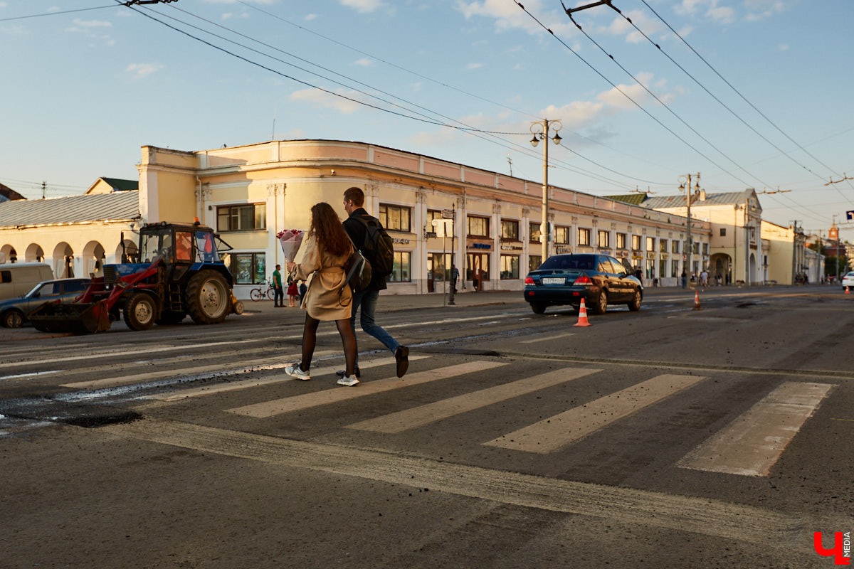 На одном из самых опасных переходов в центре, наконец, появились искусственные барьеры. Что об этом думают урбанисты, и какие еще дорожные новинки появились в городе?
