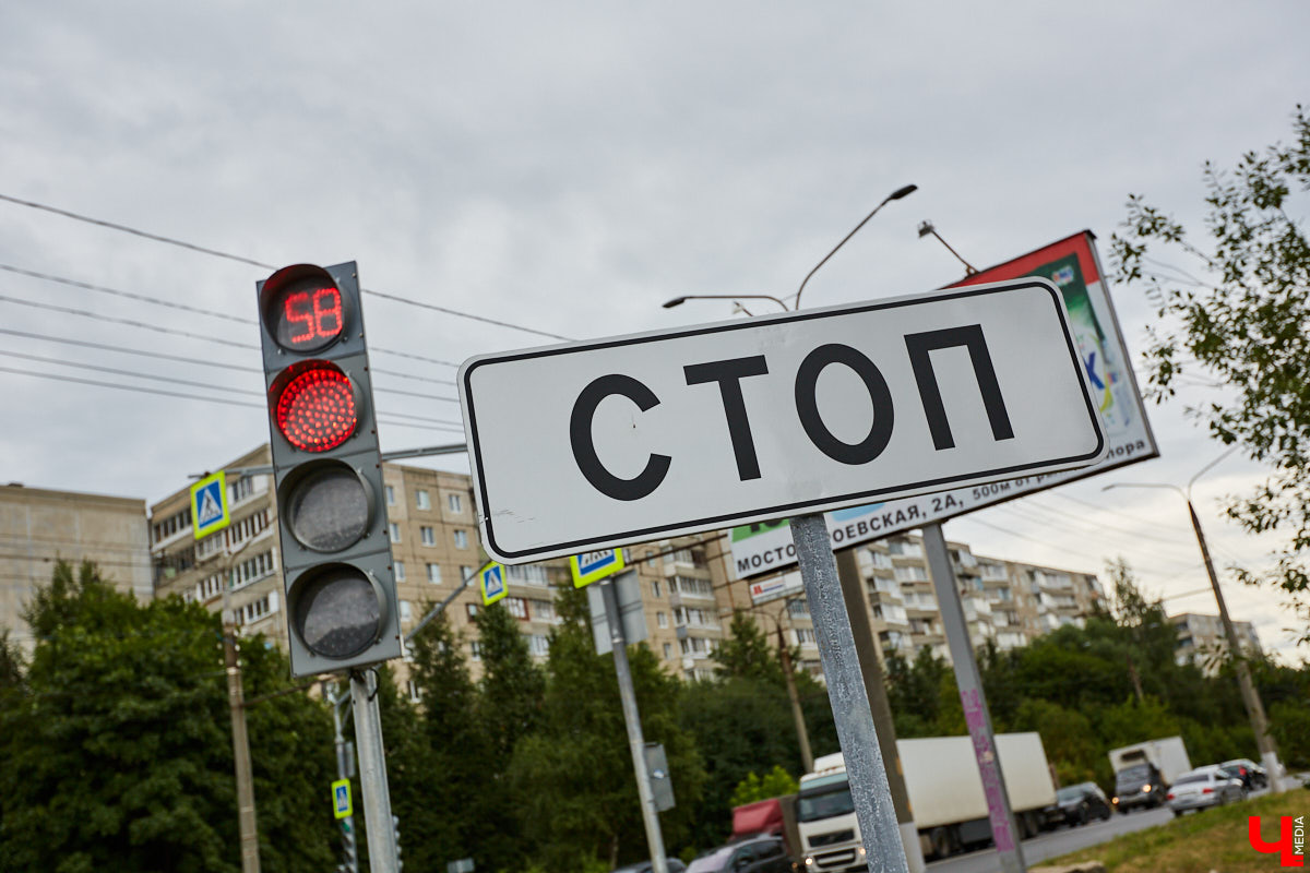 На одном из самых опасных переходов в центре, наконец, появились искусственные барьеры. Что об этом думают урбанисты, и какие еще дорожные новинки появились в городе?