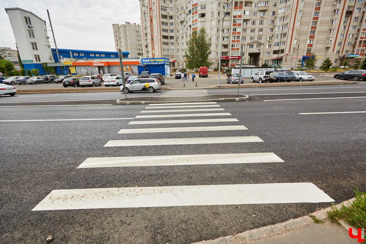 На одном из самых опасных переходов в центре, наконец, появились искусственные барьеры. Что об этом думают урбанисты, и какие еще дорожные новинки появились в городе?