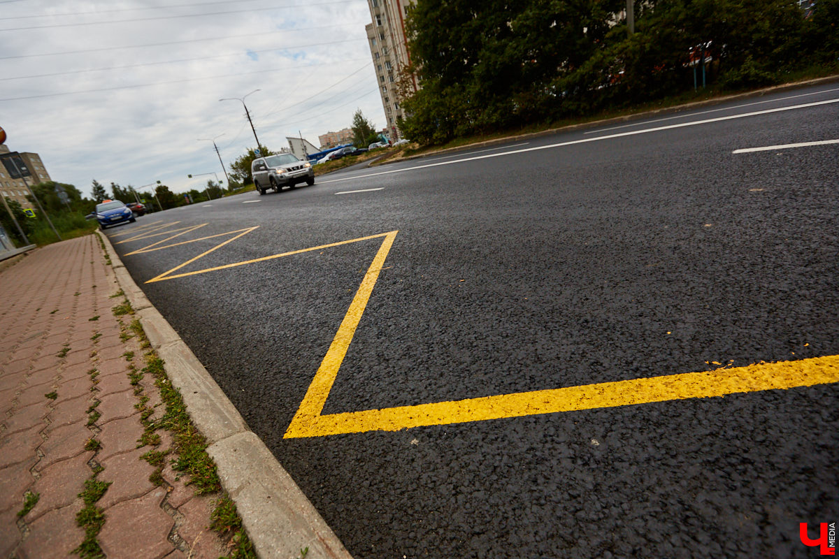 На одном из самых опасных переходов в центре, наконец, появились искусственные барьеры. Что об этом думают урбанисты, и какие еще дорожные новинки появились в городе?
