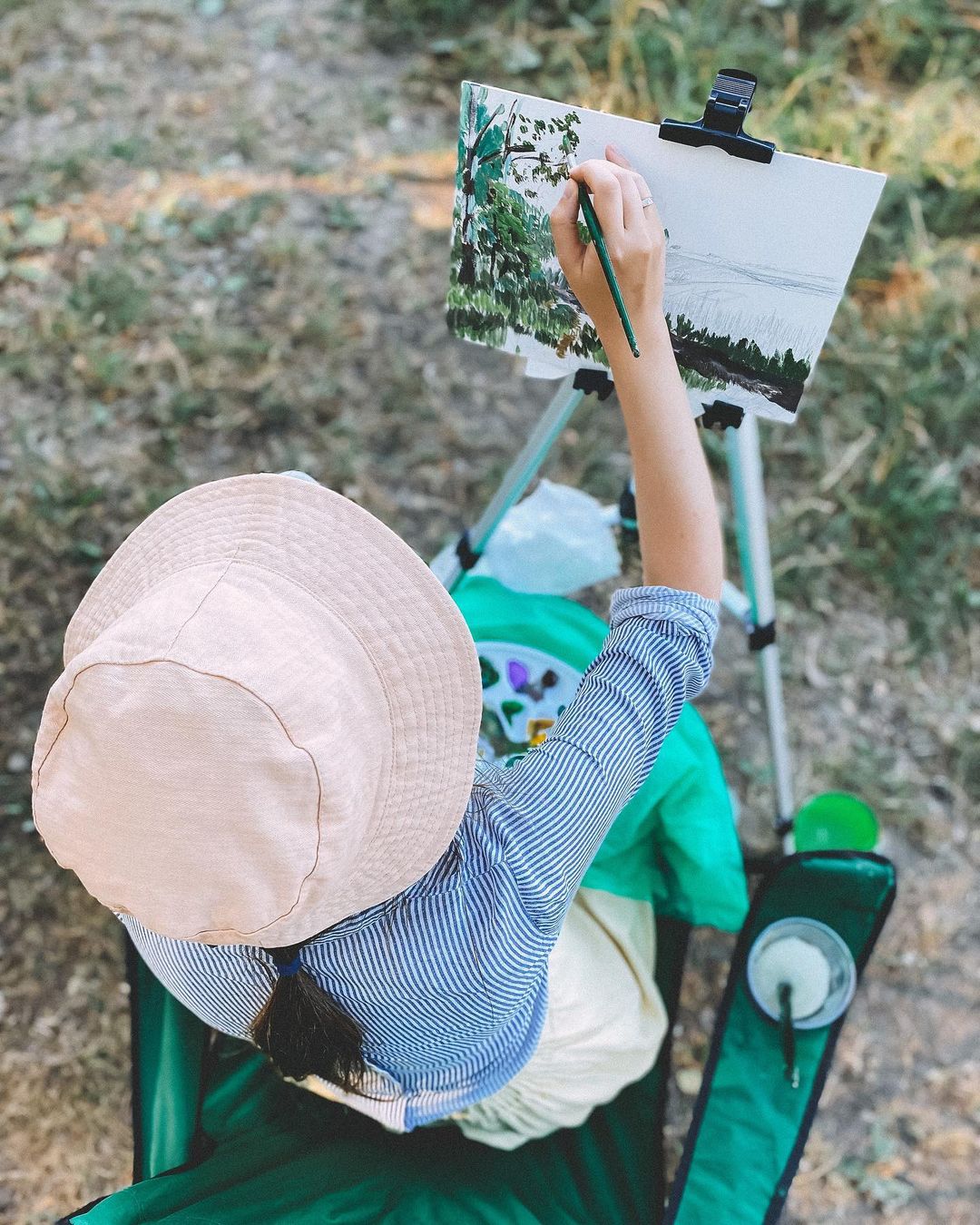 Знакомимся с творческой семьей Ёжкиных, которая организует тревел-пленэры по области и готовится осуществить давнюю мечту - открыть собственную студию живописи.