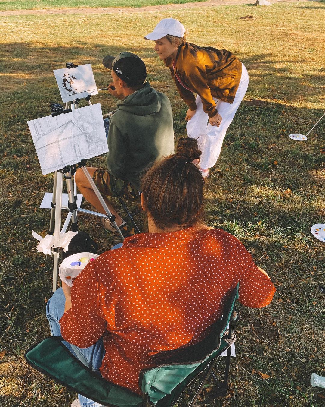 Знакомимся с творческой семьей Ёжкиных, которая организует тревел-пленэры по области и готовится осуществить давнюю мечту - открыть собственную студию живописи.