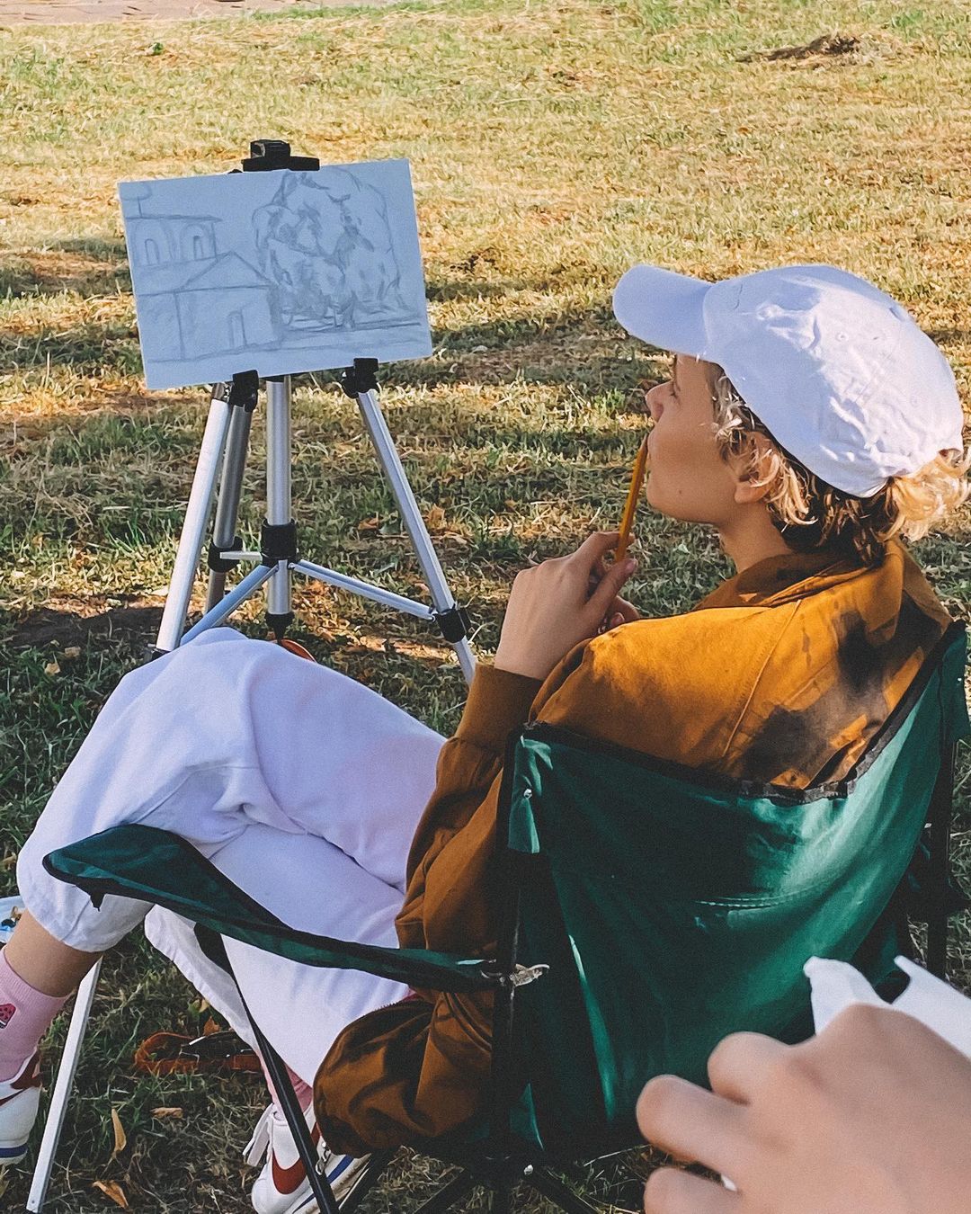 Знакомимся с творческой семьей Ёжкиных, которая организует тревел-пленэры по области и готовится осуществить давнюю мечту - открыть собственную студию живописи.