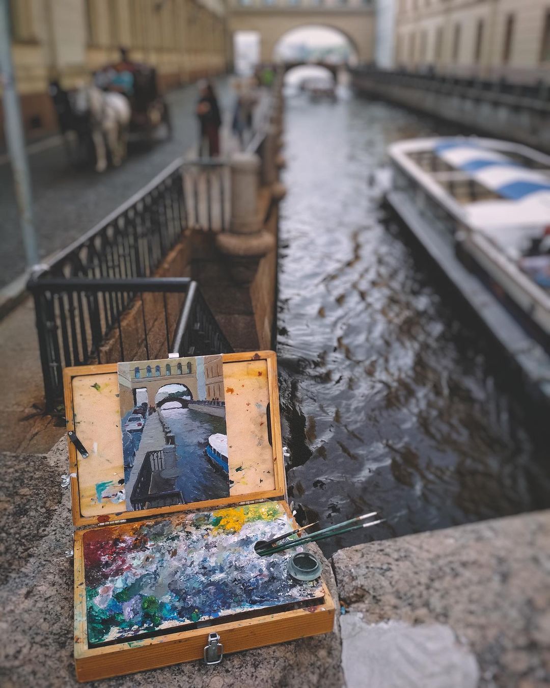 Знакомимся с творческой семьей Ёжкиных, которая организует тревел-пленэры по области и готовится осуществить давнюю мечту - открыть собственную студию живописи.