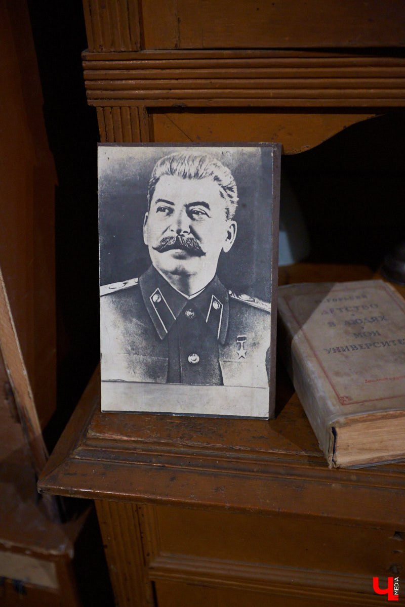 Конструктивизм, сталинский классицизм, советский модернизм — три основных периода архитектуры прошлого столетия. Какое влияние они оказали на дизайн мебели и интерьера?