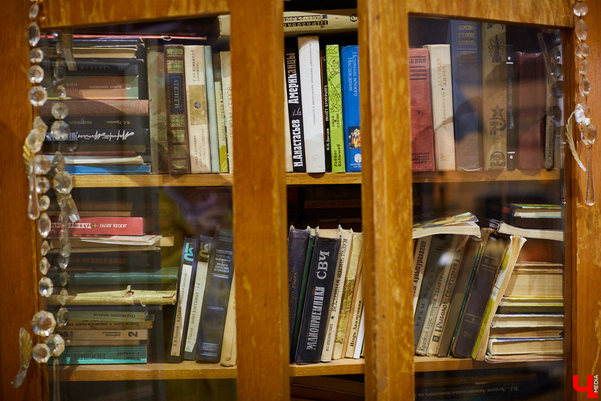 Конструктивизм, сталинский классицизм, советский модернизм — три основных периода архитектуры прошлого столетия. Какое влияние они оказали на дизайн мебели и интерьера?