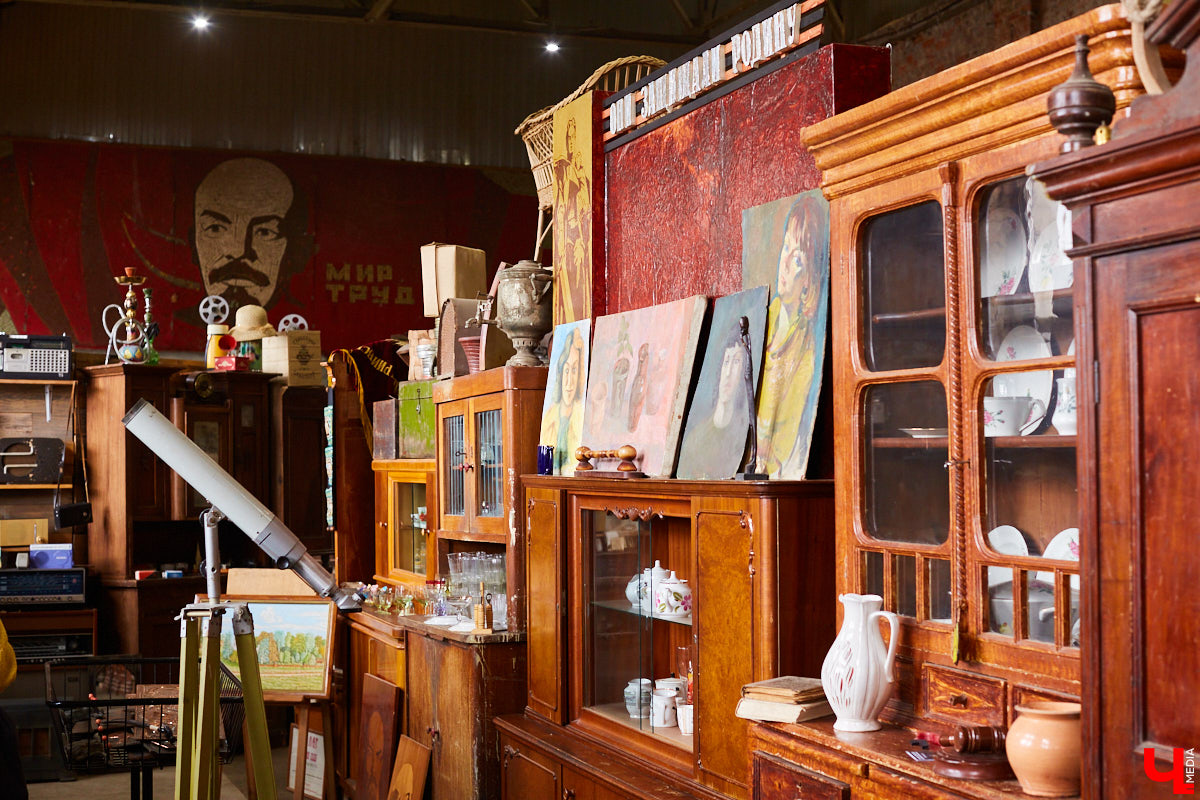 Конструктивизм, сталинский классицизм, советский модернизм — три основных периода архитектуры прошлого столетия. Какое влияние они оказали на дизайн мебели и интерьера?