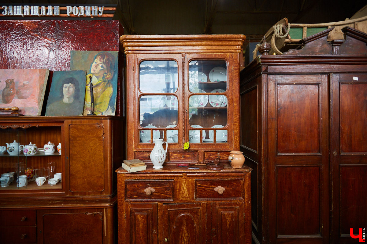 Конструктивизм, сталинский классицизм, советский модернизм — три основных периода архитектуры прошлого столетия. Какое влияние они оказали на дизайн мебели и интерьера?