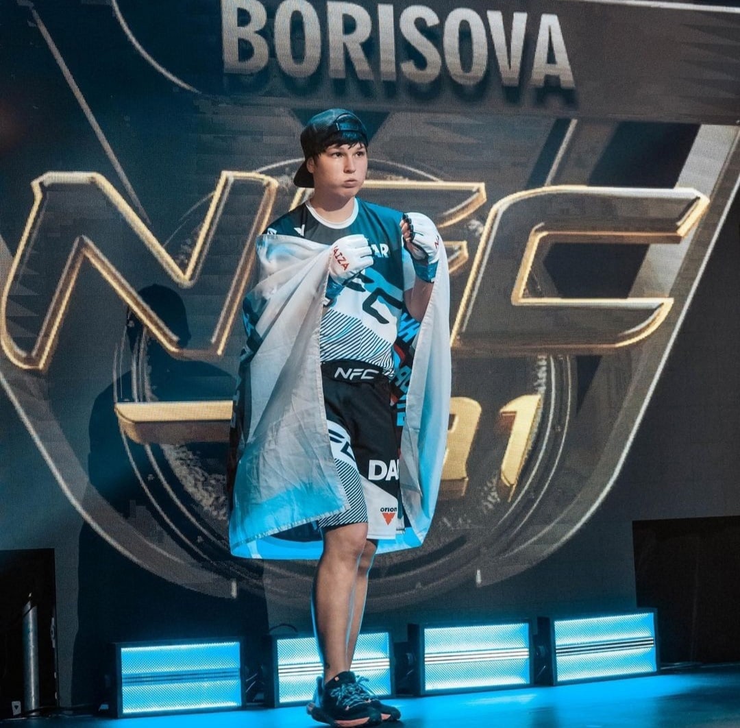 Победы в соревнованиях, тренировки, прыжки с парашютом, изучение корейского языка и личная жизнь. Корреспондент «Ключ-Медиа» узнал у 19-летней владимирской спортсменки Вероники Борисовой о том, как ей удается всё совмещать.