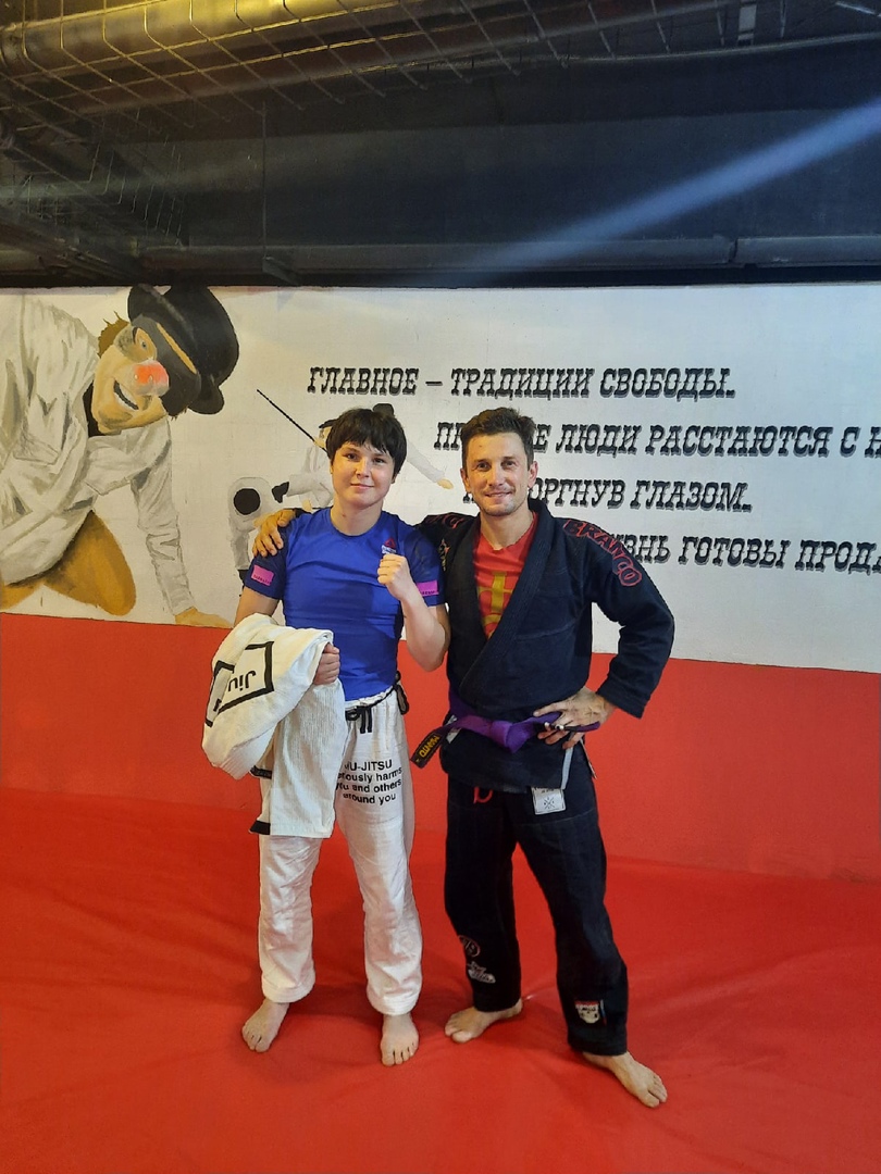 Победы в соревнованиях, тренировки, прыжки с парашютом, изучение корейского языка и личная жизнь. Корреспондент «Ключ-Медиа» узнал у 19-летней владимирской спортсменки Вероники Борисовой о том, как ей удается всё совмещать.