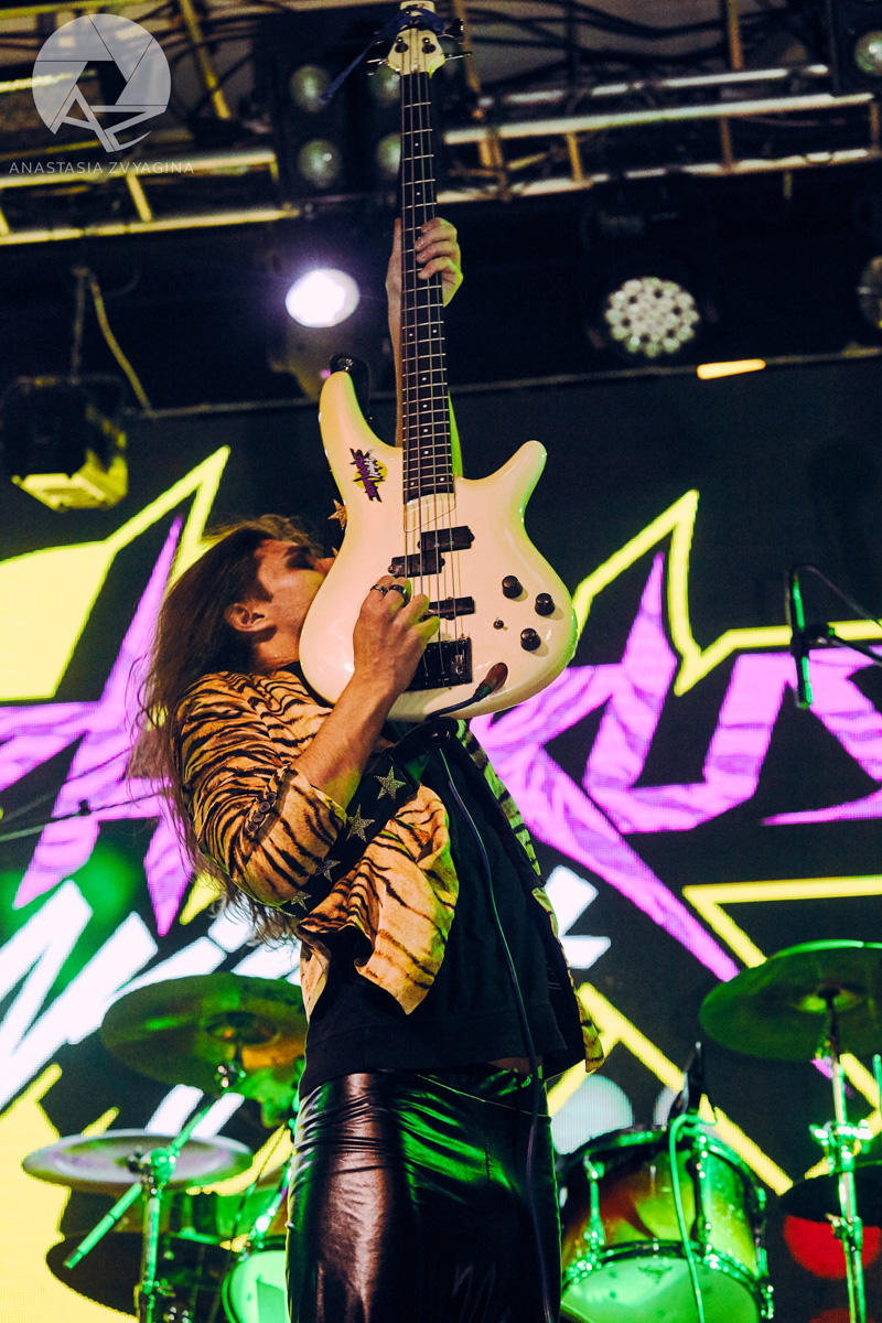 Давненько на владимирской сцене не звучал заводной мелодик-рок в исполнении сексуальных и скандальных Bosphorus Night. И тут, как гром среди ясного неба, — объявление о выступлении команды, которое пройдет 31 июля в «Другом Баре»! Впрочем, ходят слухи, что этот концерт может стать для группы последним.