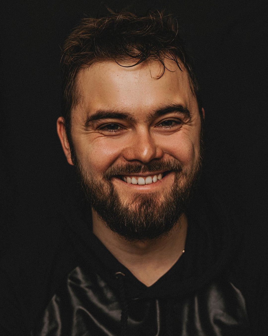 Владимирский фотограф Руслан Васильев, фиксирующий неподдельные эмоции, отвечает на неудобные вопросы о романтических фотосъемках.