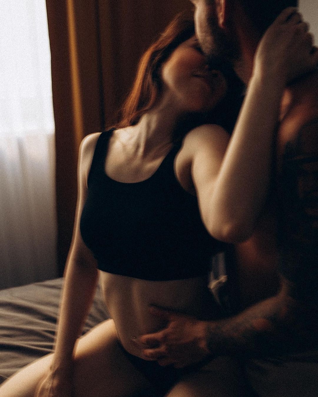 Владимирский фотограф Руслан Васильев, фиксирующий неподдельные эмоции, отвечает на неудобные вопросы о романтических фотосъемках.