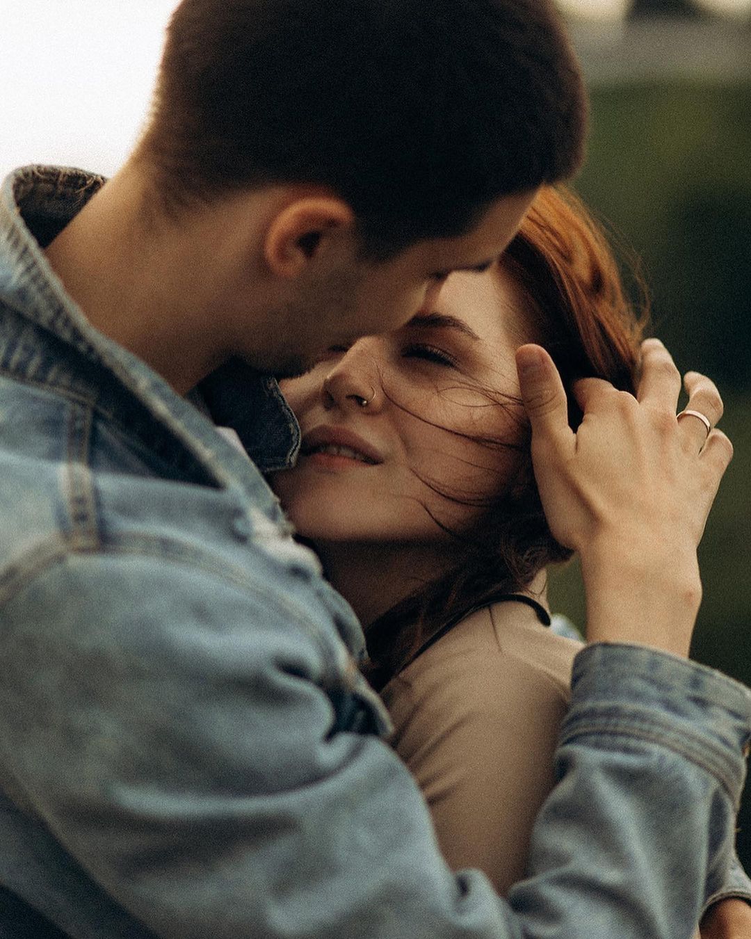 Владимирский фотограф Руслан Васильев, фиксирующий неподдельные эмоции, отвечает на неудобные вопросы о романтических фотосъемках.