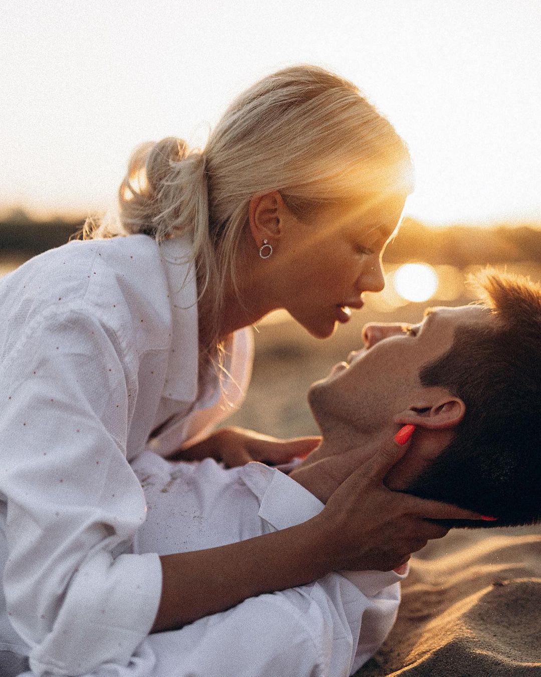 Владимирский фотограф Руслан Васильев, фиксирующий неподдельные эмоции, отвечает на неудобные вопросы о романтических фотосъемках.