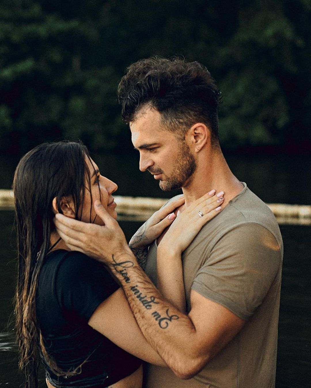 Владимирский фотограф Руслан Васильев, фиксирующий неподдельные эмоции, отвечает на неудобные вопросы о романтических фотосъемках.