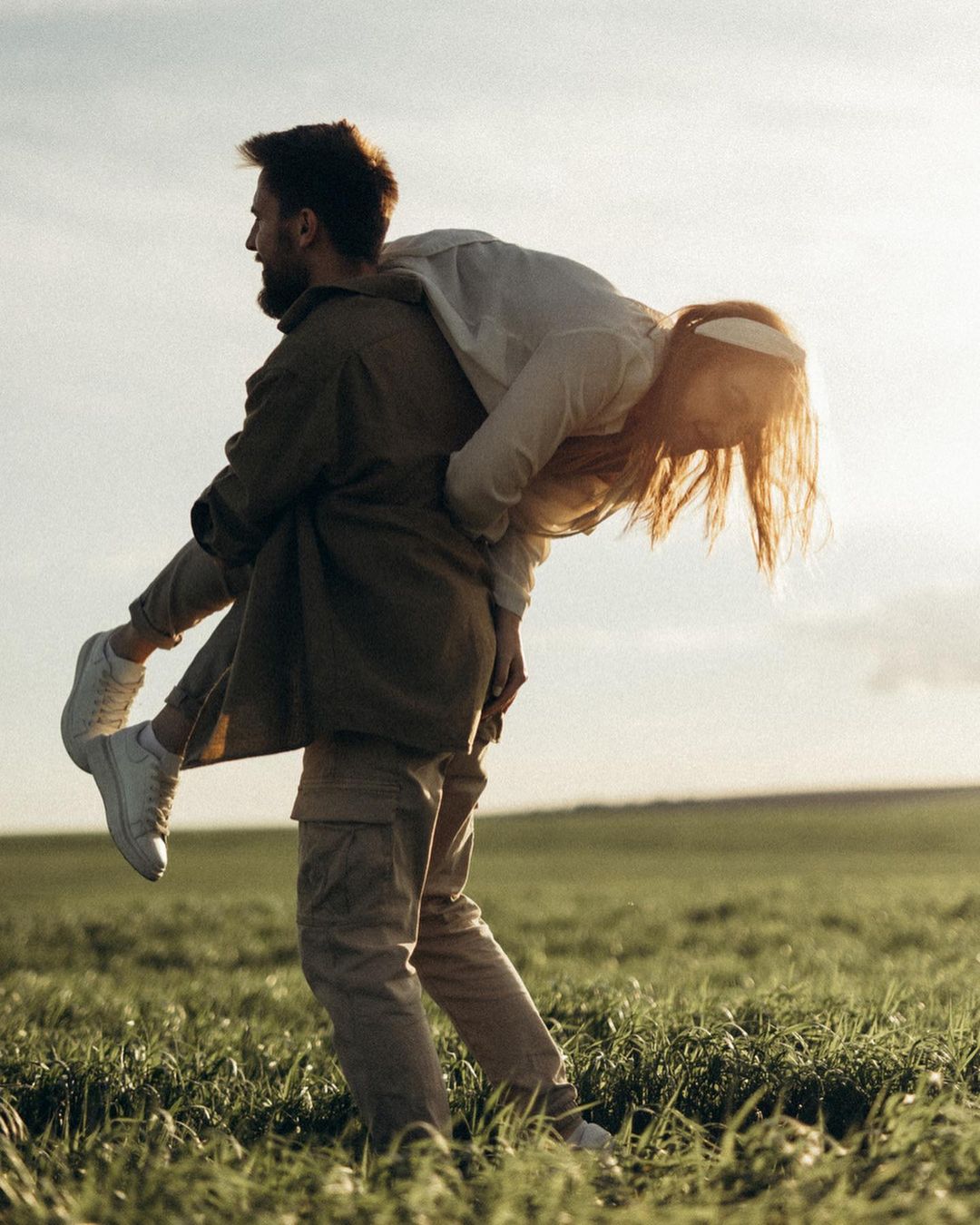 Владимирский фотограф Руслан Васильев, фиксирующий неподдельные эмоции, отвечает на неудобные вопросы о романтических фотосъемках.