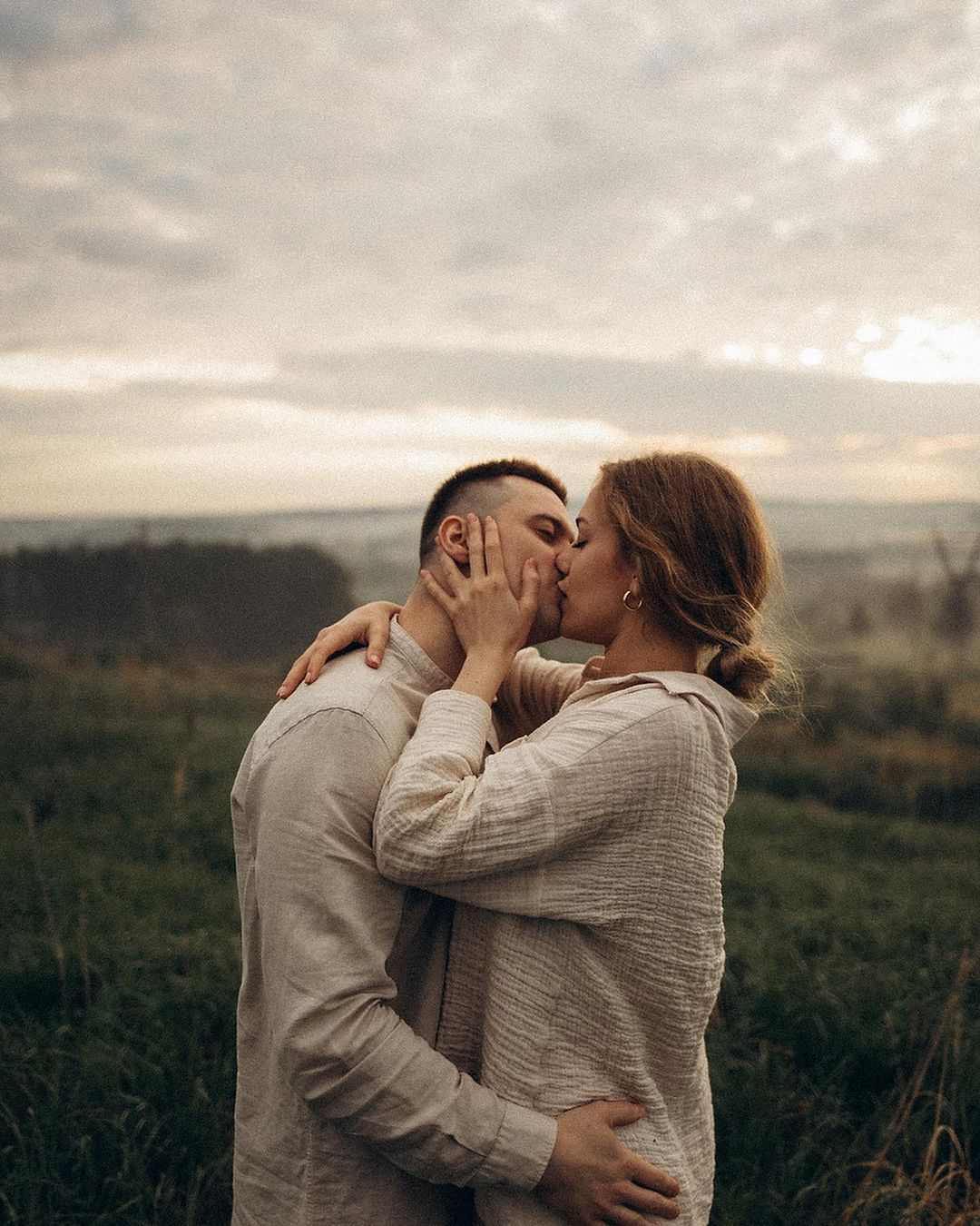 Владимирский фотограф Руслан Васильев, фиксирующий неподдельные эмоции, отвечает на неудобные вопросы о романтических фотосъемках.