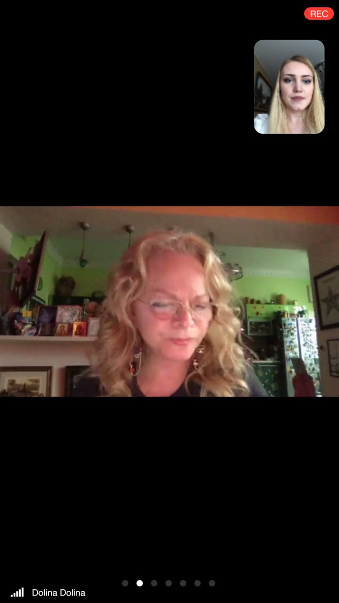 Год Виктория Круглова ждала, и в прошлую пятницу выпускная вечеринка с подачи зав. кафедрой МГИКа Ларисы Долиной состоялась! Концерт, во время которого владимирская вокалистка спела вместе с Алексеем Чумаковым, непередаваемо вдохновилась и записала десятки Stories специально для «Ключ-Медиа».