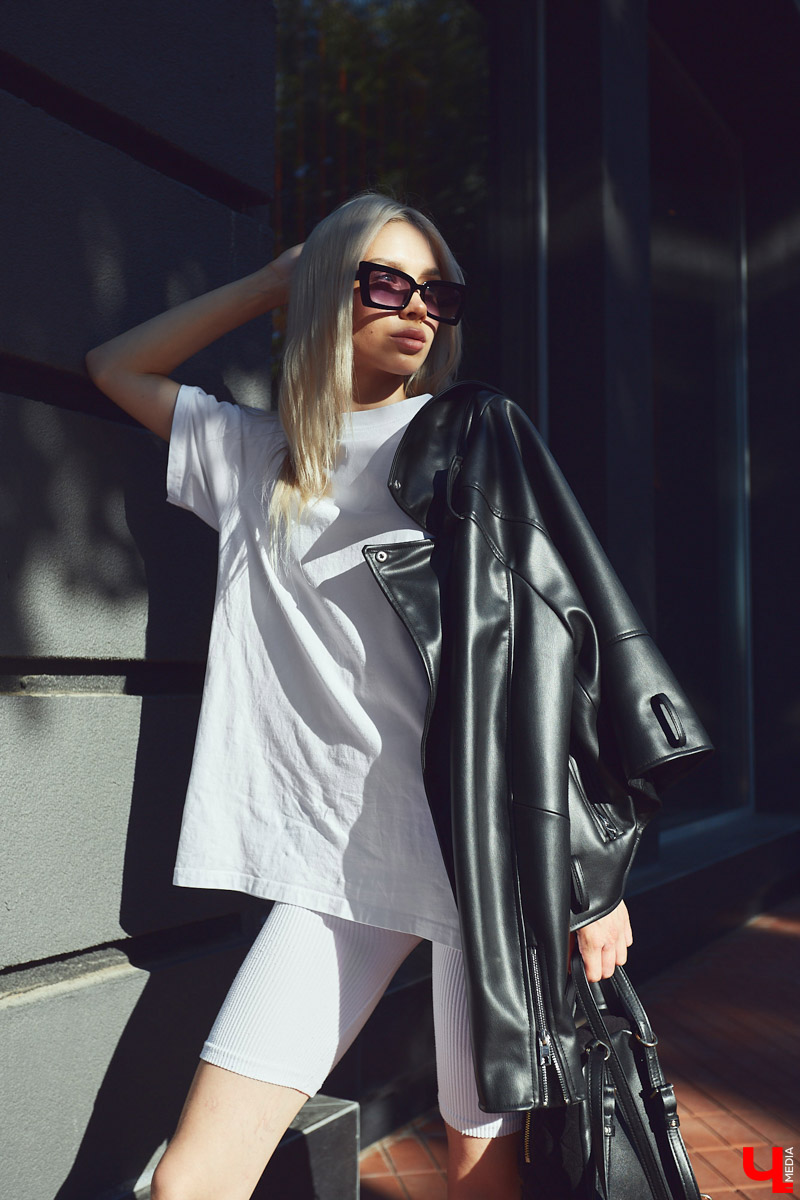 Как уверенно сочетать в своем гардеробе лаконичный монохром для работы и «Барби-стайл» для наслаждения жизнью? Ищем ответ в шкафу у эксперта по декору интерьеров.