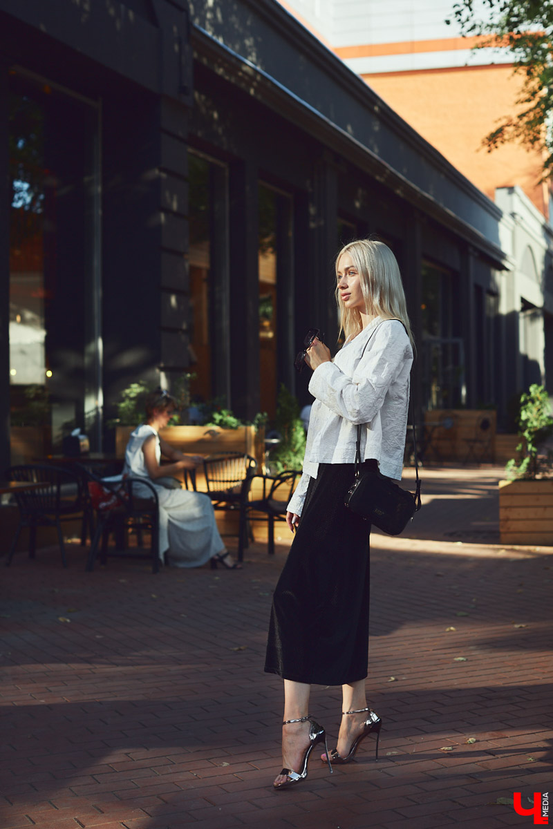 Как уверенно сочетать в своем гардеробе лаконичный монохром для работы и «Барби-стайл» для наслаждения жизнью? Ищем ответ в шкафу у эксперта по декору интерьеров.