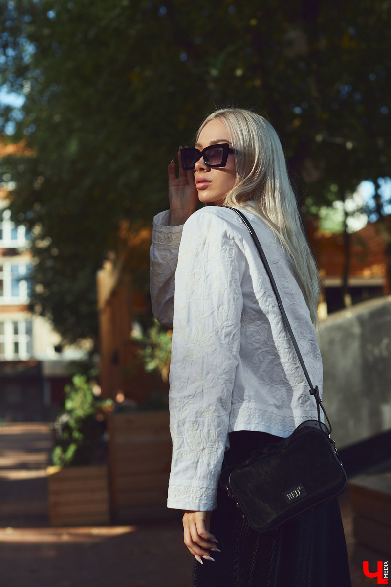 Как уверенно сочетать в своем гардеробе лаконичный монохром для работы и «Барби-стайл» для наслаждения жизнью? Ищем ответ в шкафу у эксперта по декору интерьеров.