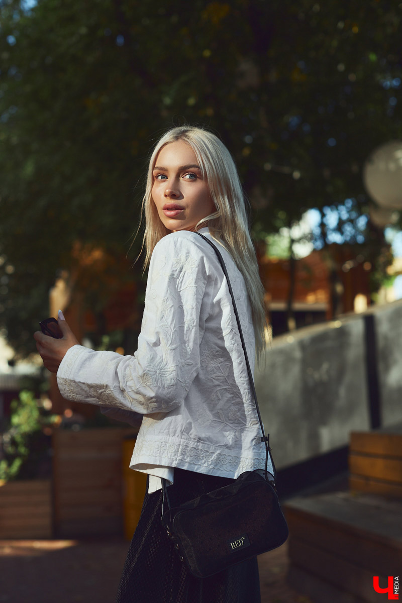 Как уверенно сочетать в своем гардеробе лаконичный монохром для работы и «Барби-стайл» для наслаждения жизнью? Ищем ответ в шкафу у эксперта по декору интерьеров.