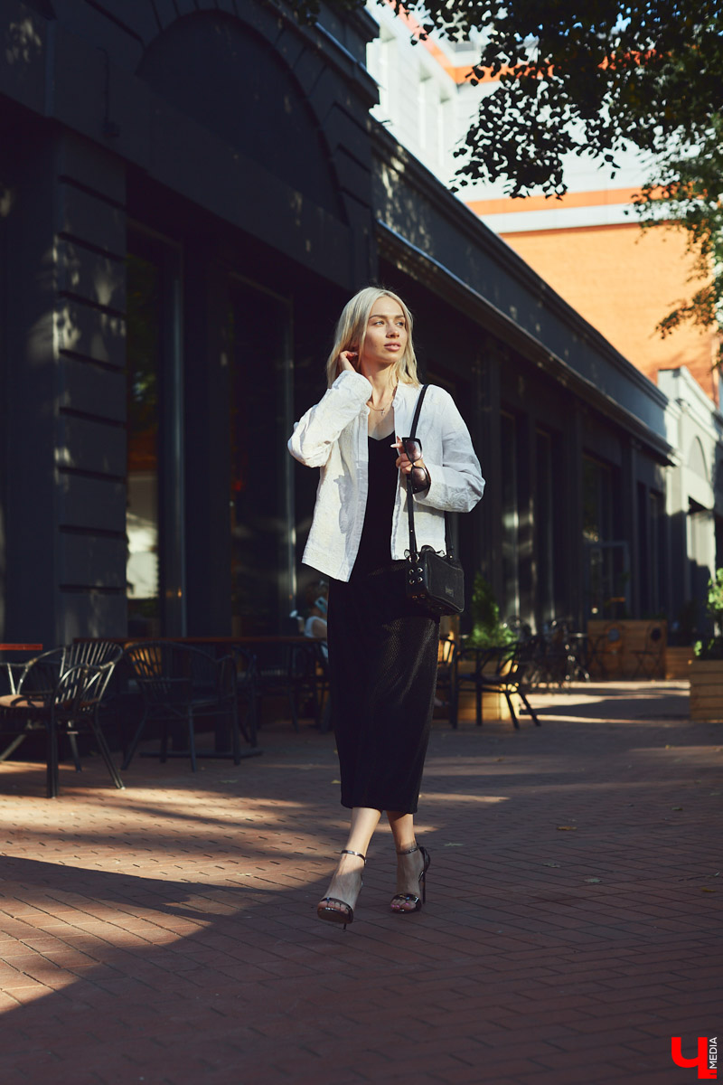 Как уверенно сочетать в своем гардеробе лаконичный монохром для работы и «Барби-стайл» для наслаждения жизнью? Ищем ответ в шкафу у эксперта по декору интерьеров.