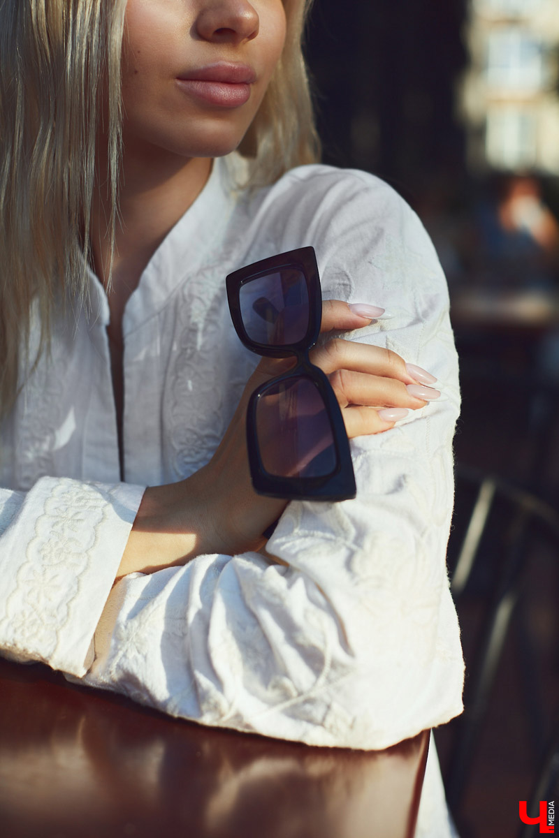 Как уверенно сочетать в своем гардеробе лаконичный монохром для работы и «Барби-стайл» для наслаждения жизнью? Ищем ответ в шкафу у эксперта по декору интерьеров.